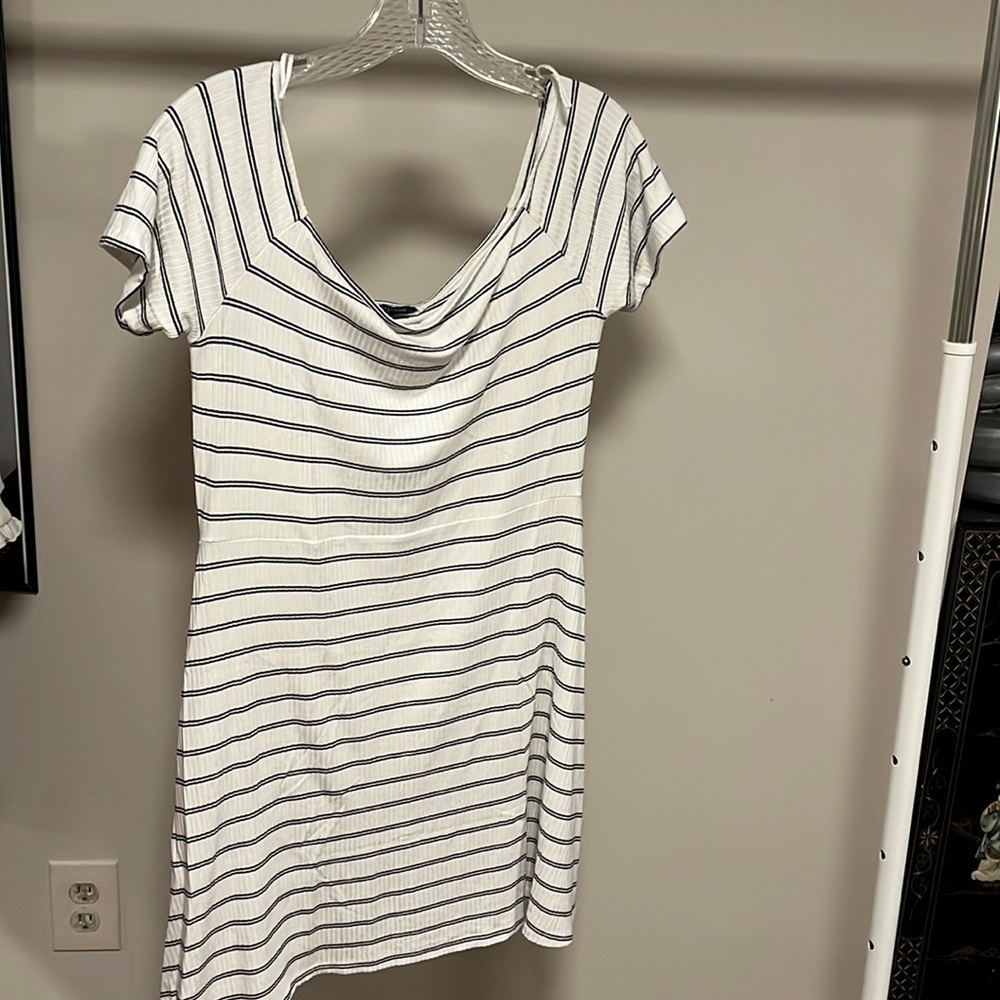 AéRopostale white and navy blue stripe dress size large